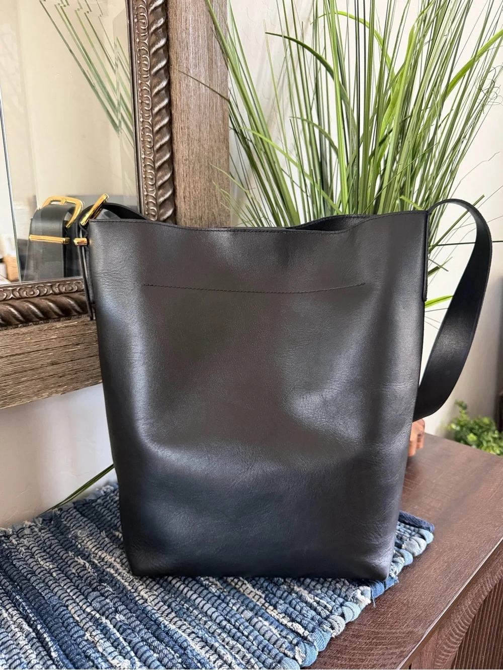 Madewell Essential Bucket Tote Black Leather NWT Crossbody Bag NN396